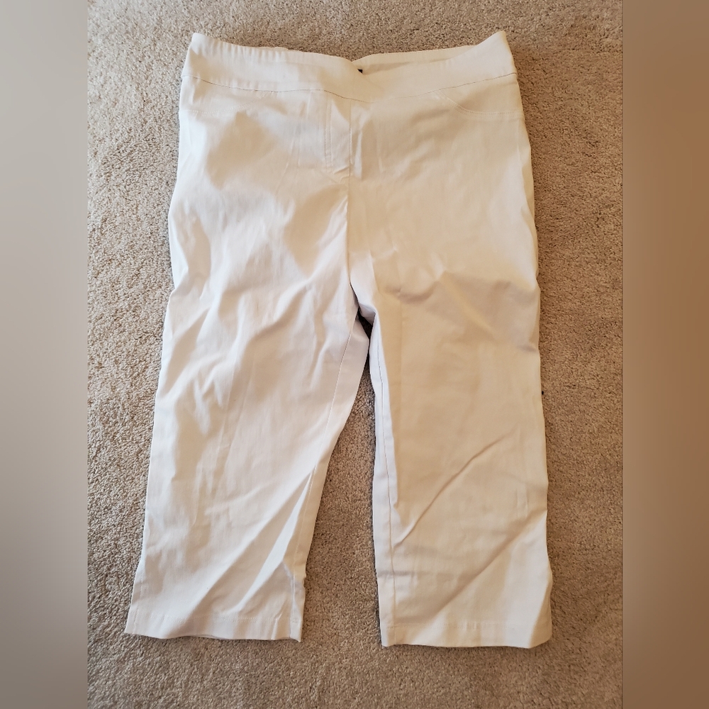 DeVia Capris